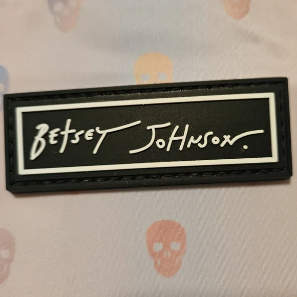 Betsey Johnson Skull insulated lunch tote - Picture 6 of 6